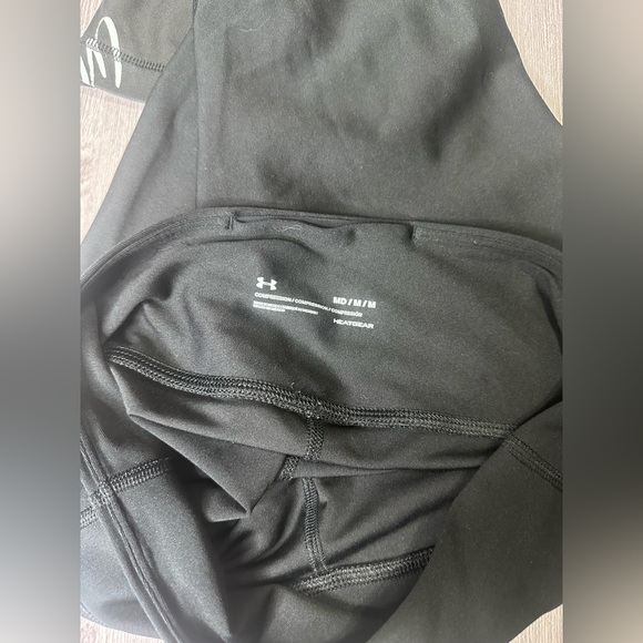 Under Armour Women’s Leggings - Ankle Length - Black w/Script - Medium - Picture 6 of 7